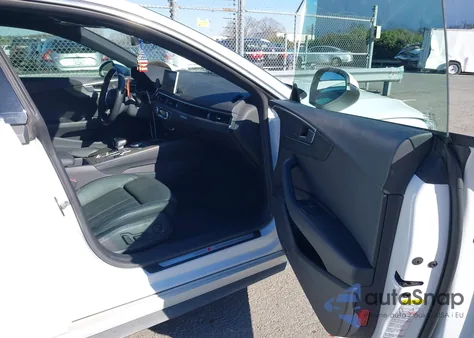 2018 Audi A5 2.0T Premium z USA, uszkodzony, nr VIN WAUENCF54JA136409